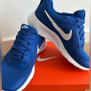 Blue Nike Tanjun EZ size 3Y big kids